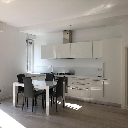 Bright & Spacious Apartment Near Navigli - Ponti Milan Luaran gambar