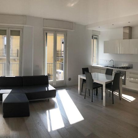 Bright & Spacious Apartment Near Navigli - Ponti Milan Luaran gambar