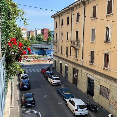 Bright & Spacious Apartment Near Navigli - Ponti Milan Luaran gambar
