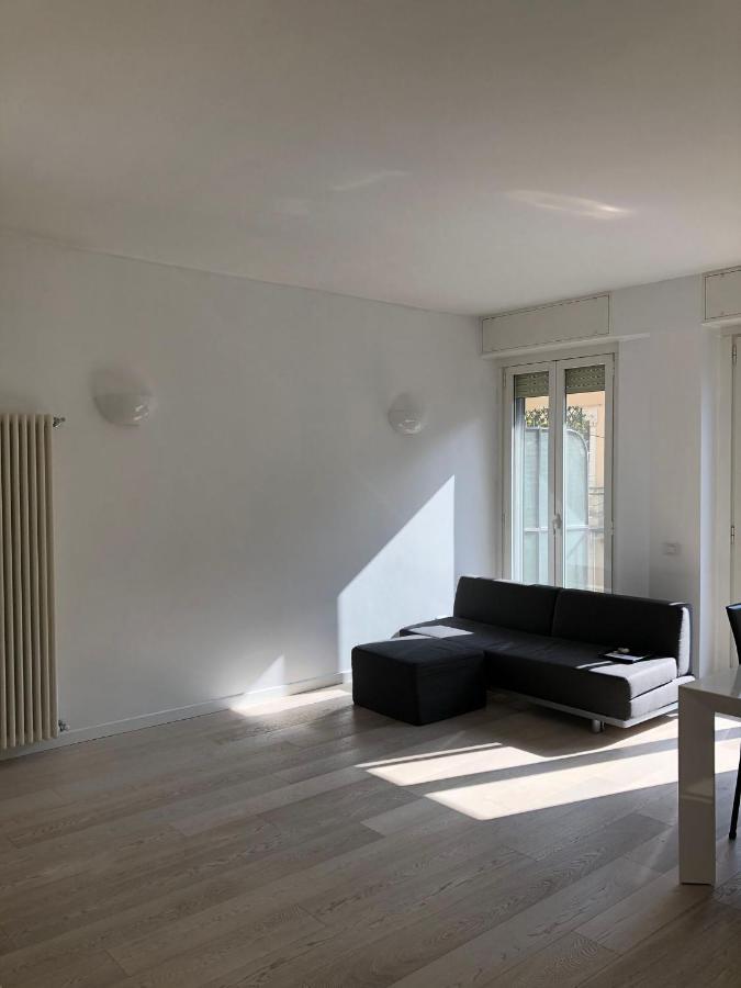 Bright & Spacious Apartment Near Navigli - Ponti Milan Luaran gambar