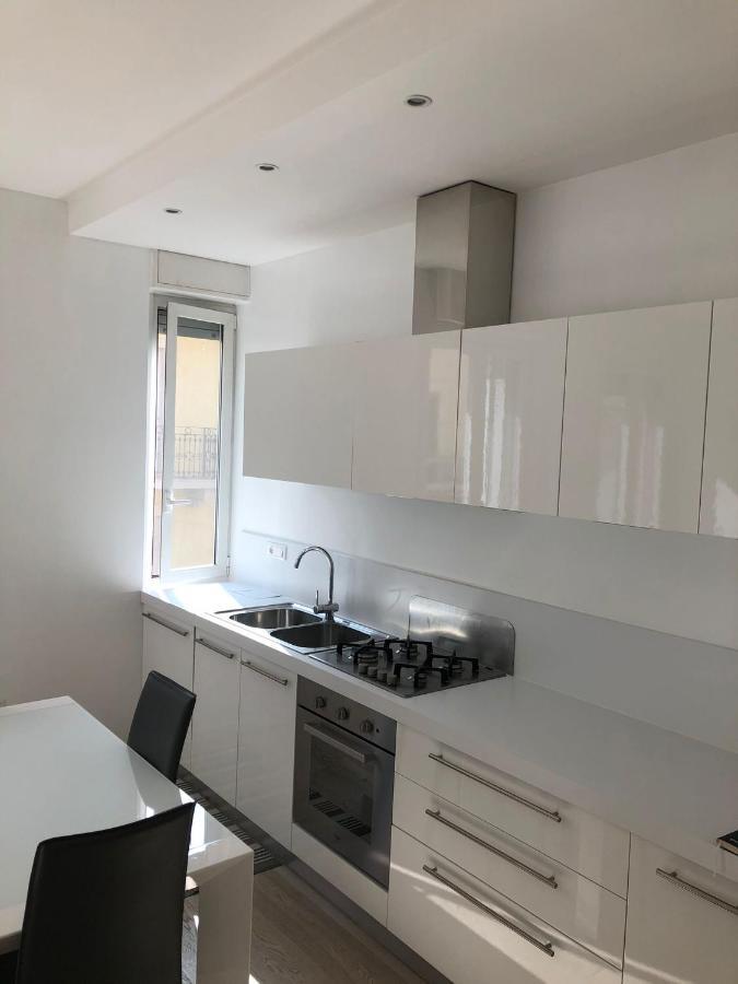 Bright & Spacious Apartment Near Navigli - Ponti Milan Luaran gambar