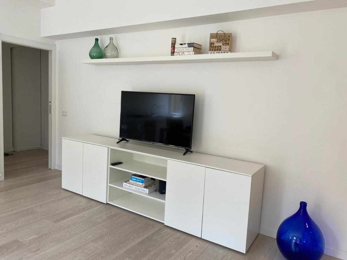 Bright & Spacious Apartment Near Navigli - Ponti Milan Luaran gambar