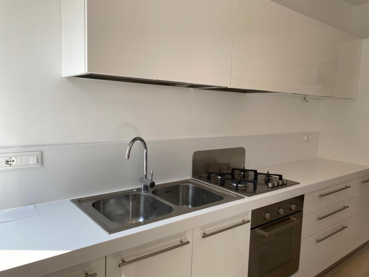Bright & Spacious Apartment Near Navigli - Ponti Milan Luaran gambar