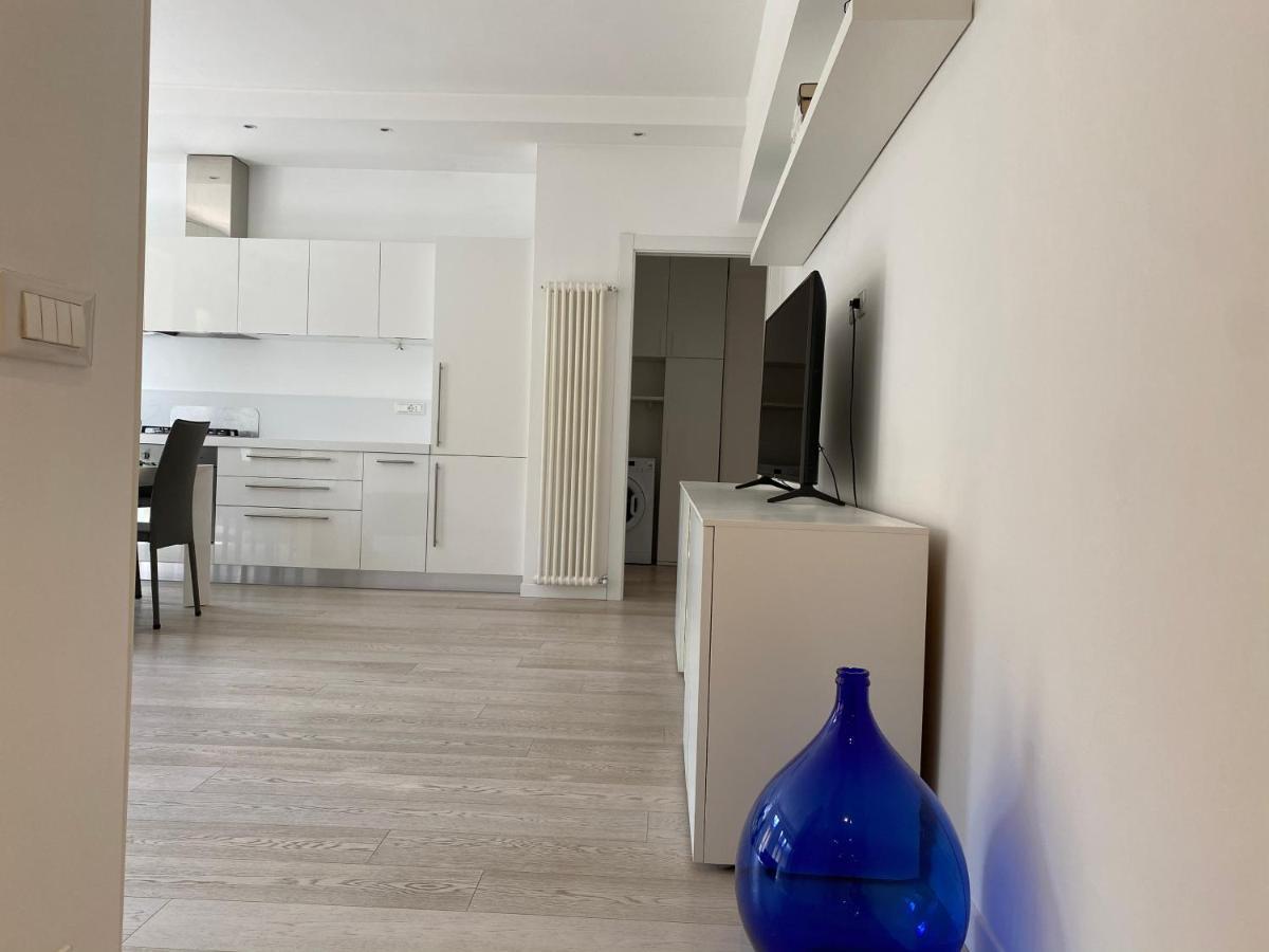 Bright & Spacious Apartment Near Navigli - Ponti Milan Luaran gambar