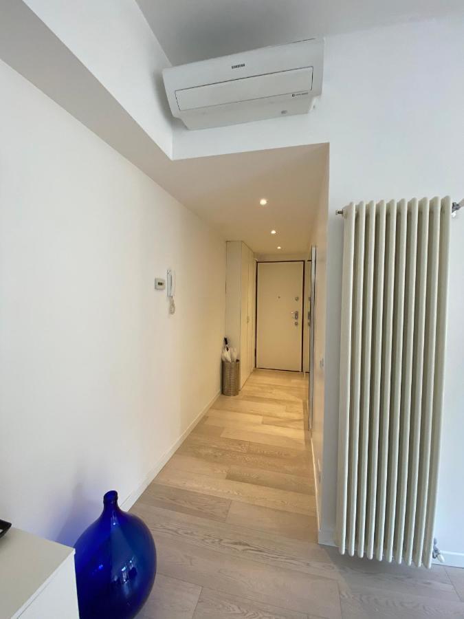 Bright & Spacious Apartment Near Navigli - Ponti Milan Luaran gambar