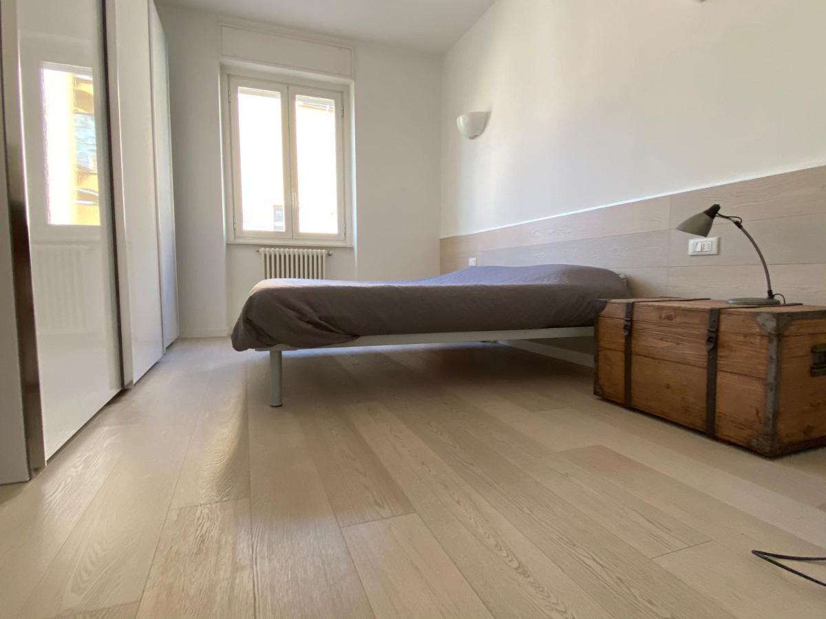 Bright & Spacious Apartment Near Navigli - Ponti Milan Luaran gambar