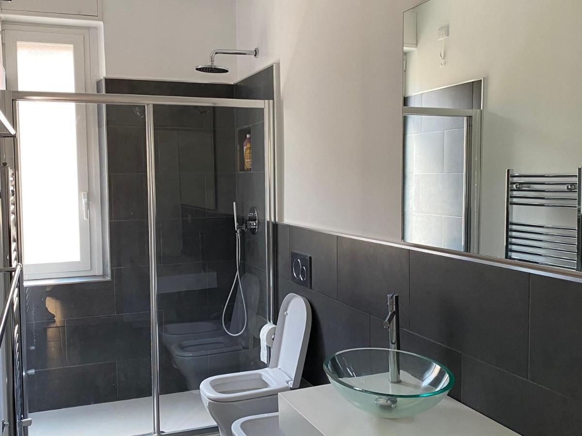 Bright & Spacious Apartment Near Navigli - Ponti Milan Luaran gambar