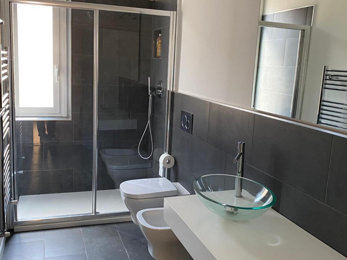 Bright & Spacious Apartment Near Navigli - Ponti Milan Luaran gambar