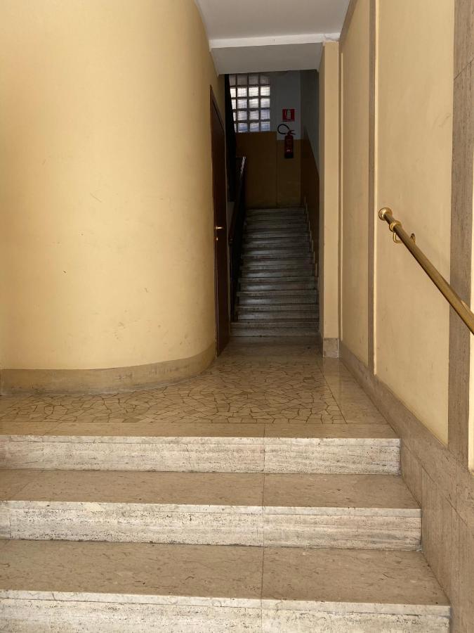 Bright & Spacious Apartment Near Navigli - Ponti Milan Luaran gambar