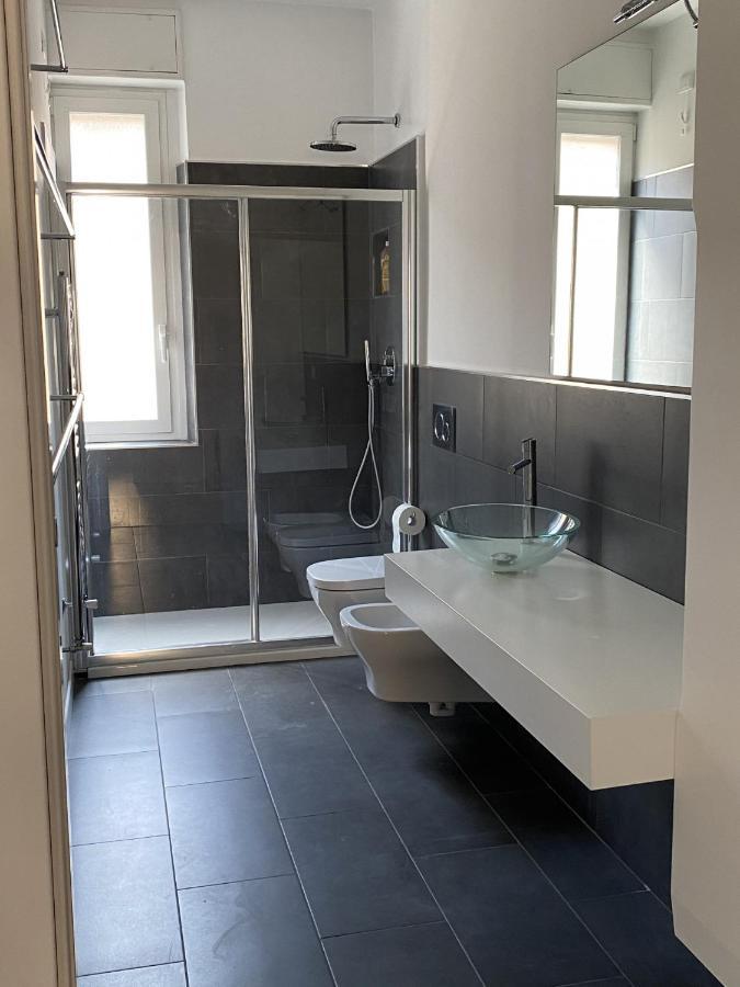 Bright & Spacious Apartment Near Navigli - Ponti Milan Luaran gambar