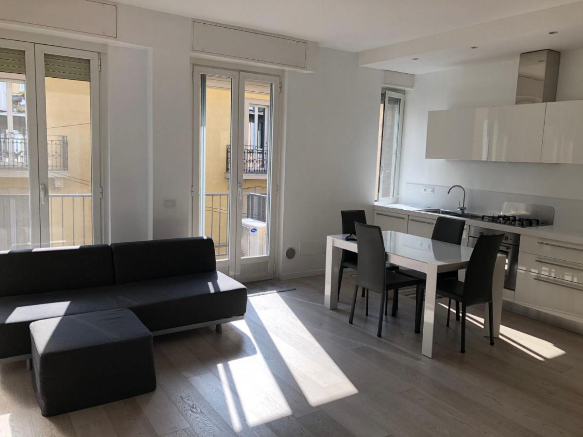 Bright & Spacious Apartment Near Navigli - Ponti Milan Luaran gambar