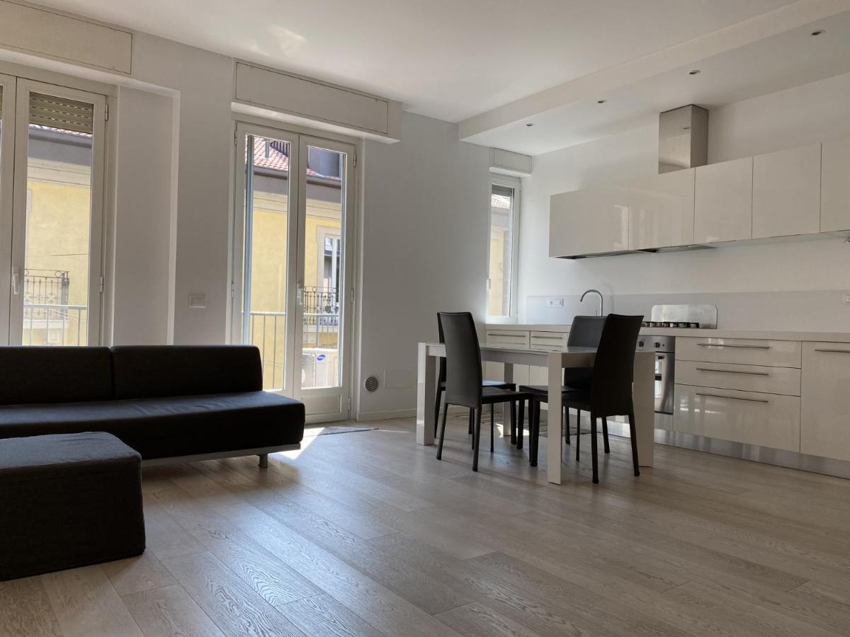 Bright & Spacious Apartment Near Navigli - Ponti Milan Luaran gambar